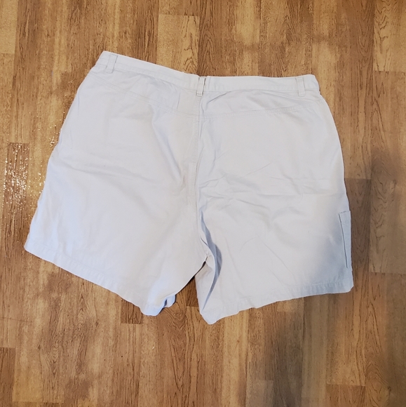 Women's plus size 20, Venezia brand, very light colored shorts - Picture 2 of 3